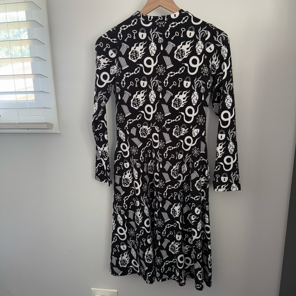 Nooworks‎ Small Ursula Mini Dress Odin Fit Flare Black White Novelty Long Sleeve - Picture 2 of 9